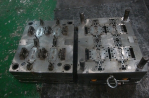 汽車配件塑膠模具、深圳塑膠模具